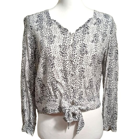 Velvet Heart Black and White Patterned Blouse Tie at Waist Button at Fro… - Picture 1 of 8